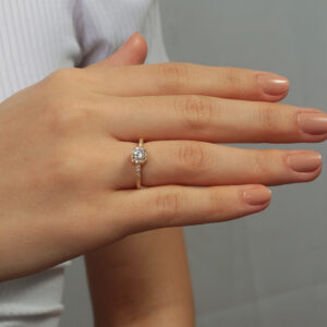 Solitário design quadrado com zircônia redonda cristal cravejado banhado em ouro 18k