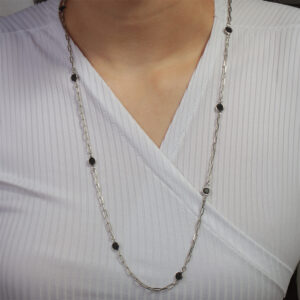 Colar longo elos cartie com zircônias redondas ônix banhado em ouro branco