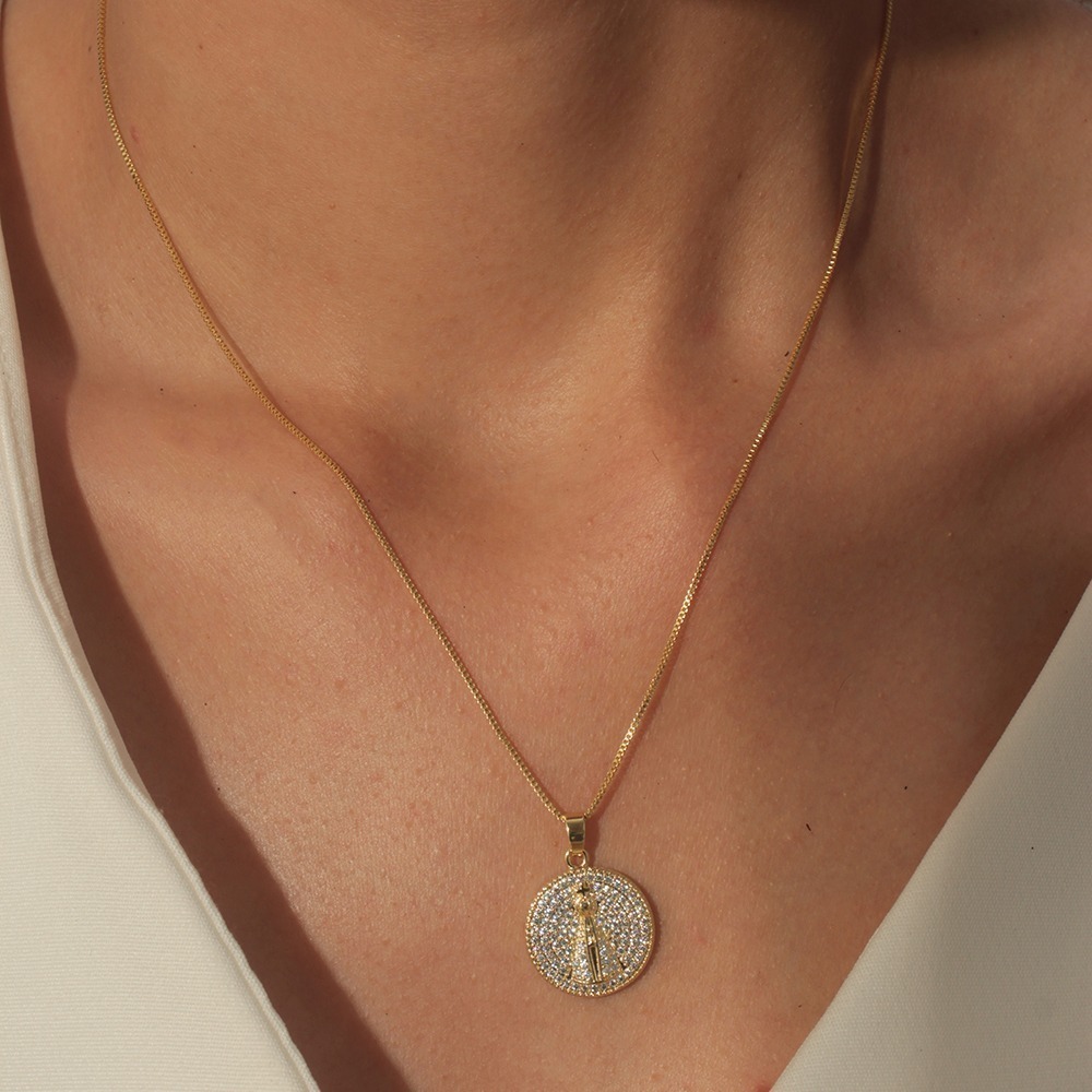 Colar Nossa senhora aparecida cravejada manto cristal banhado em ouro 18k