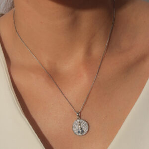 Colar Nossa senhora aparecida cravejada manto azul banhado em ouro branco