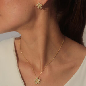 Conjunto flor navetes cristais banhado em ouro 18k