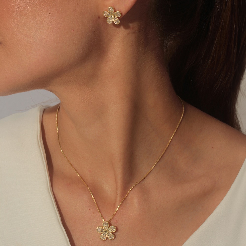 Conjunto flor navetes cristais banhado em ouro 18k